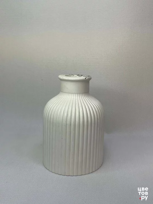 Декоративная гипсовая белая ваза 