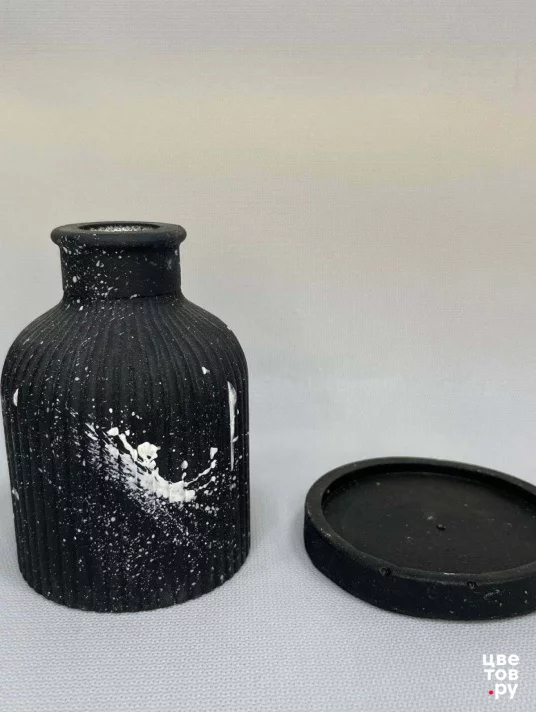 Декоративная гипсовая черная ваза